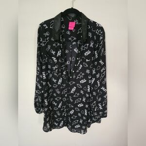 Torrid Black Blouse with White Graphic Print